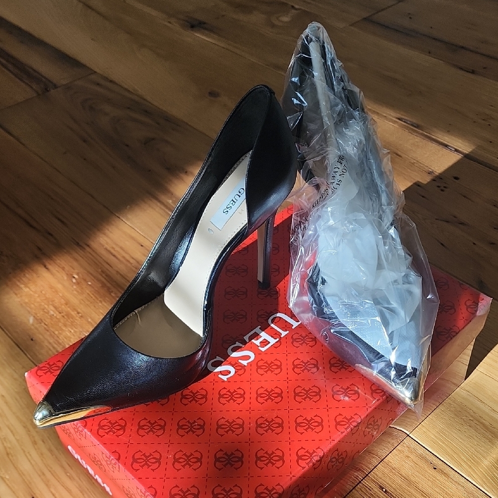NEW GUESS Beilan Stiletto Pumps